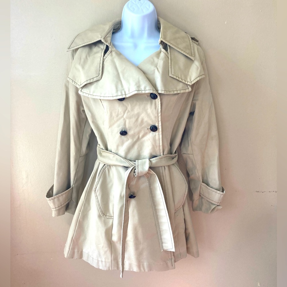 Handmade vintage trench coat with large lapels, deep pockets, and sash size M